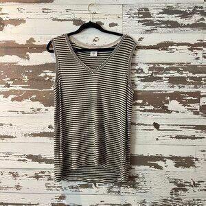 CAbi Surf Tank # 5561 Size Medium